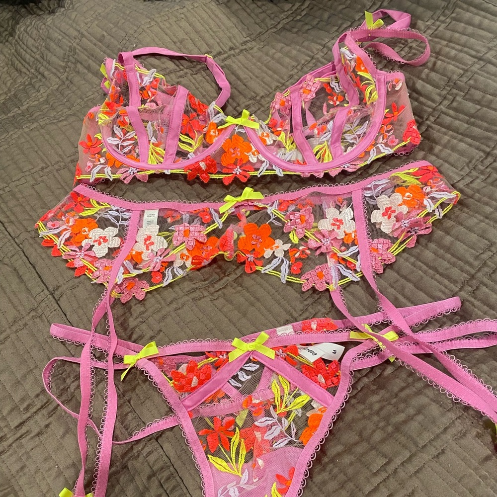 Never worn For Love and Lemon 3 piece set! Size M